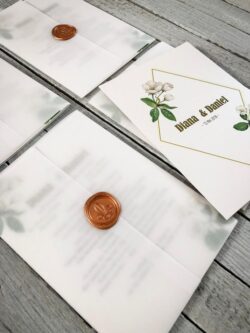 Invitatie invelita in calc si sigiliu - Green & White - imagine 3