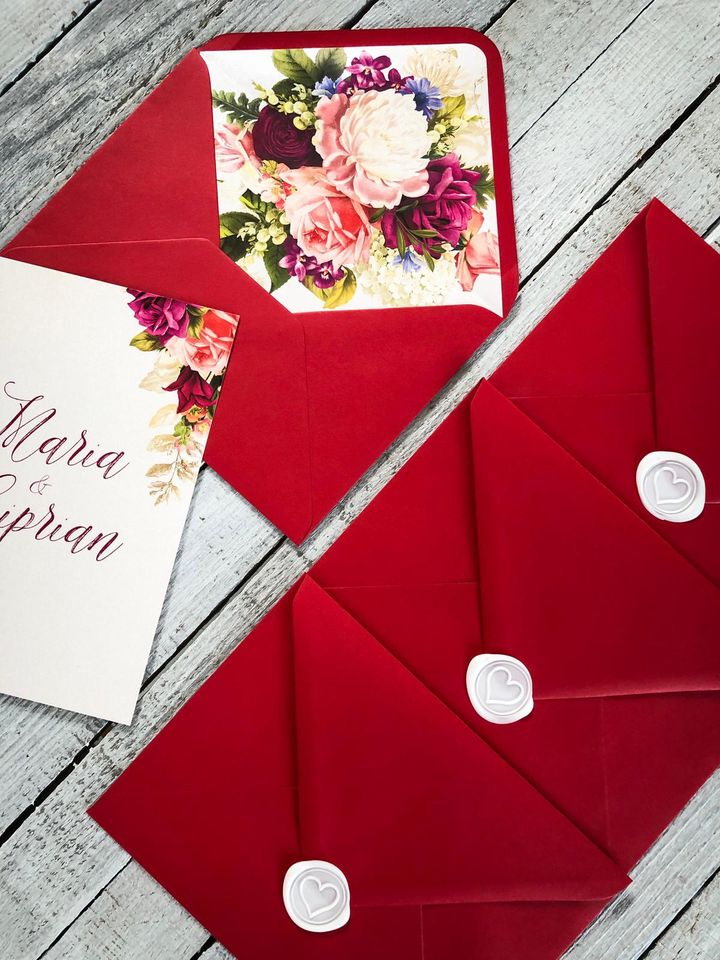 54411891_2103993613018197_4433503922853773312_n Invitatie cu plic personalizat si sigiliu - Roses - imagine 1