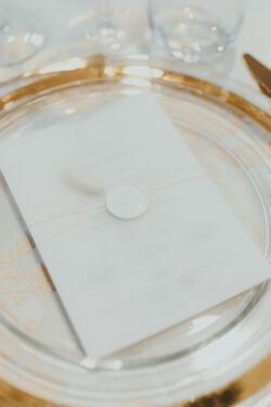 Invitatie - White and Simple